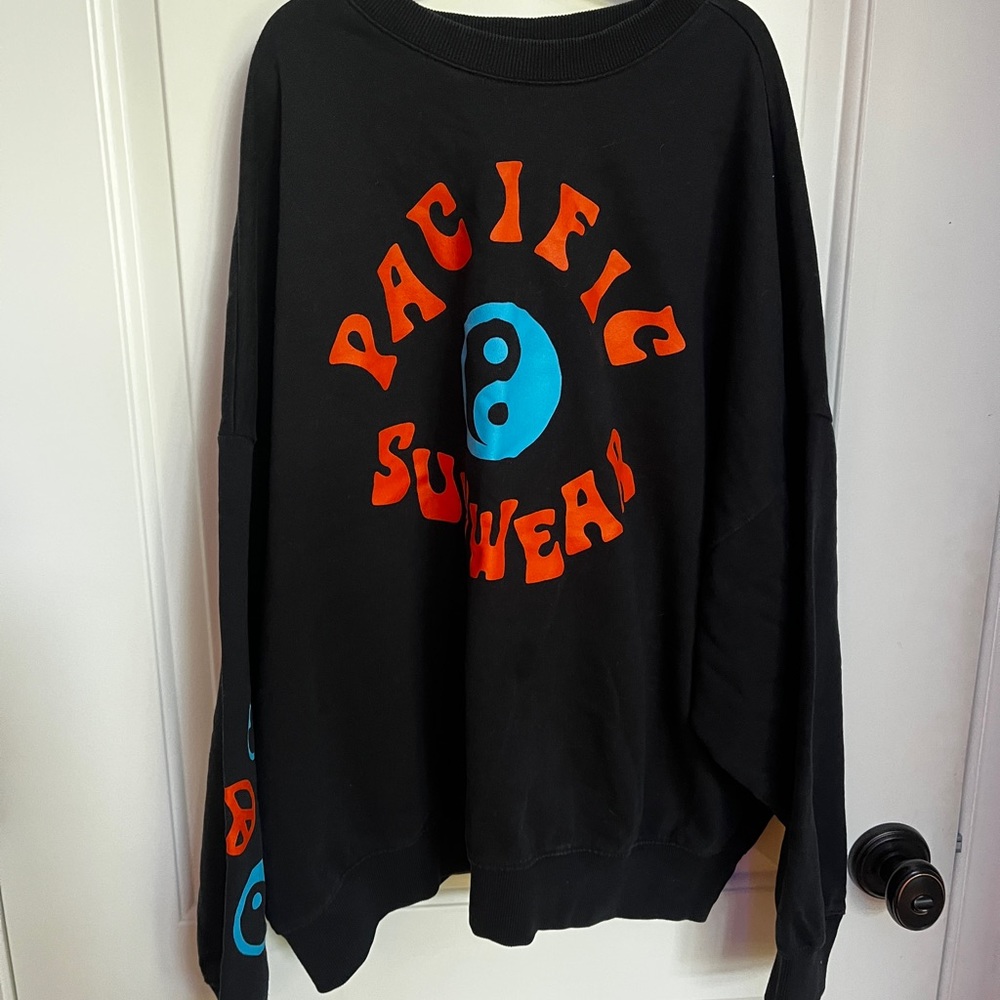 Pacific Sunwear crew neck